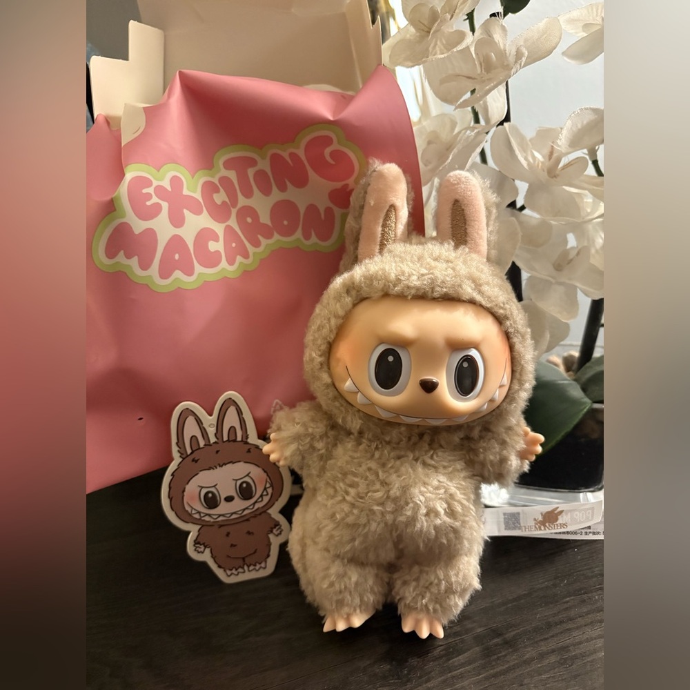 Authentic Labubu Exciting Macaron Toffee